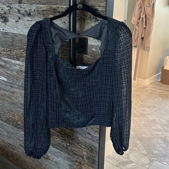 LUSH Graphite Cropped Balloon Sleeve Blouse - Picture 2 of 10